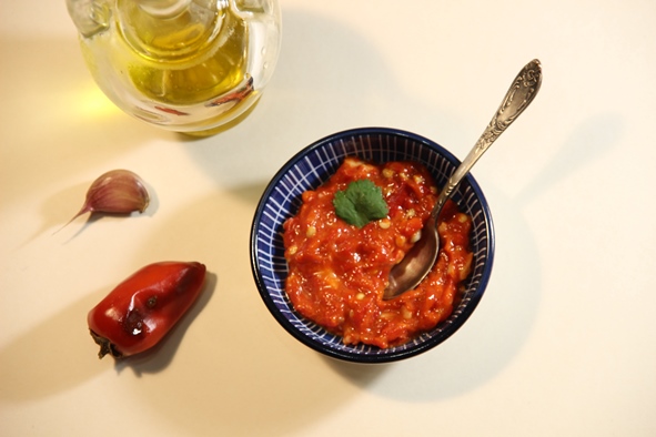 Харисса – острая паста из красного перца , закуска, специи, приправы, пряности Харисса – острая паста из красного перца , закуска, специи, приправы, пряности