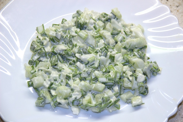 Зеленый витаминный салат со специями